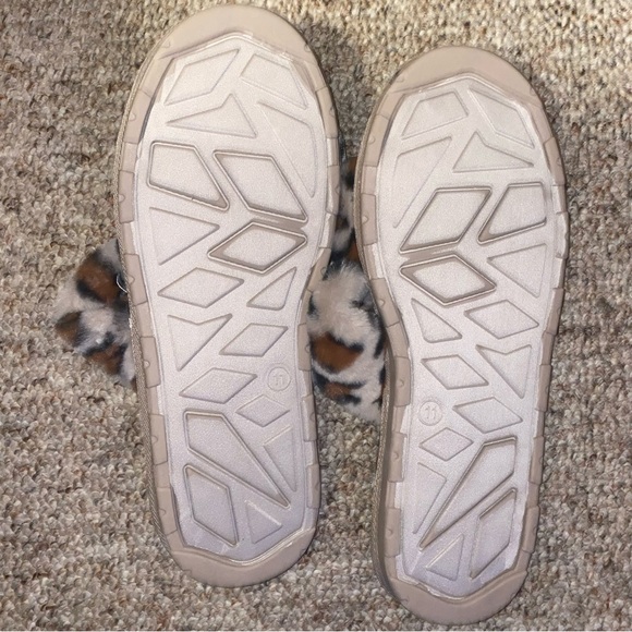 Stars‎ Above Womens Animal Print Slippers - Picture 4 of 4